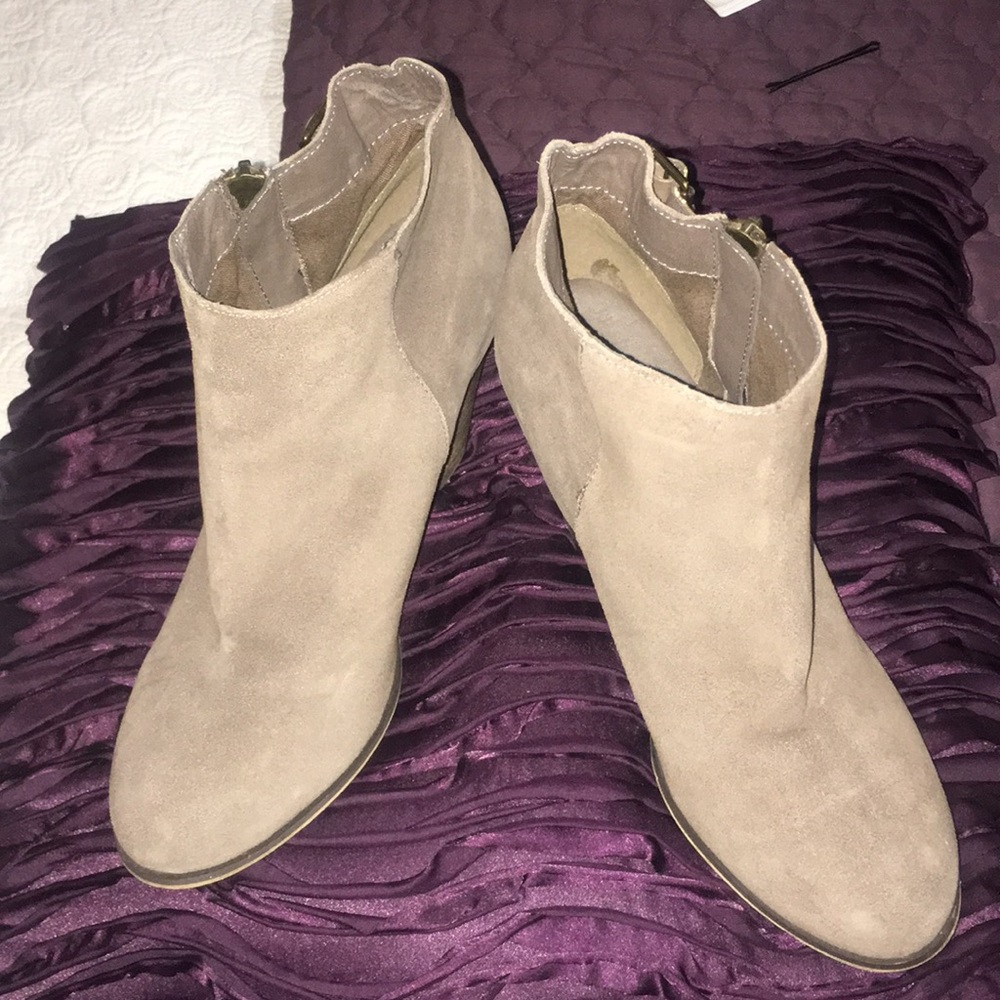 Kimchi blue women booties suede